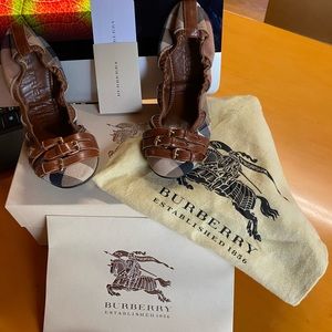 AUTHENTIC BURBERRY BALLERINA FALCONER FLATS W/BOX